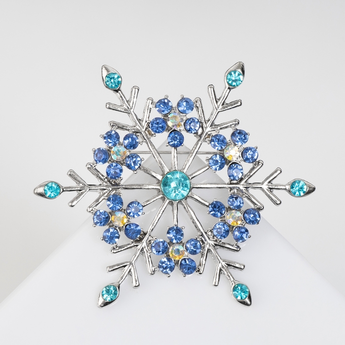 Брошь новогодняя &laquo;Снежинка&raquo;, цвет радужно-синий в серебре
