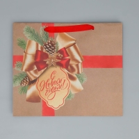 Пакет подарочный новогодний крафтовый горизонтальный &laquo;Подарок в Новый год&raquo;, ML 27 х 23 х 11.5 см, Новый год