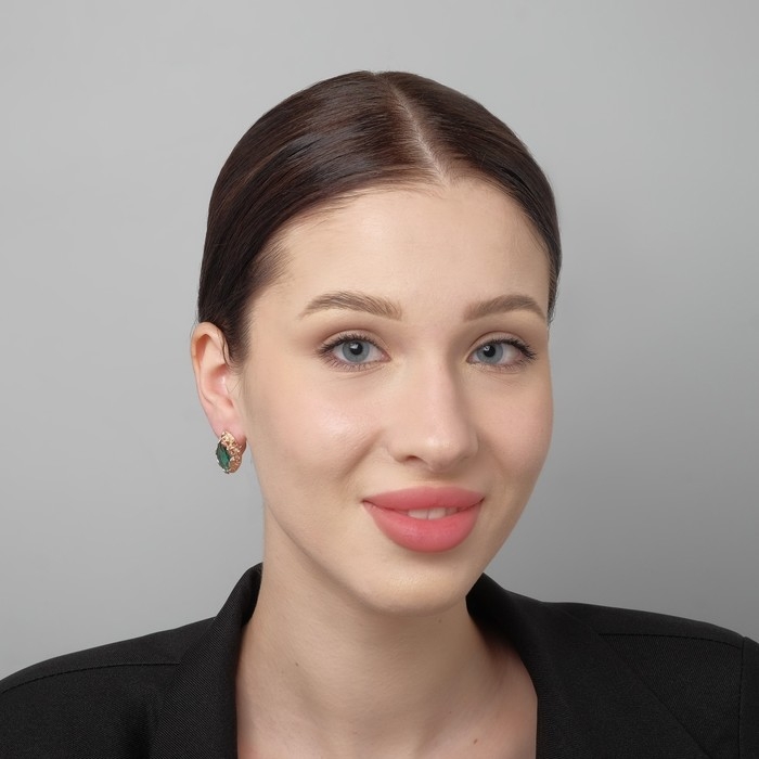 Серьги со стразами «Эдель» эллипс ажурный, цвет изумрудный в розовом золоте Серьги со стразами «Эдель» эллипс ажурный, цвет изумрудный в розовом золоте