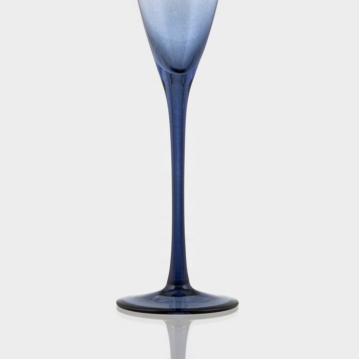 Бокал для шампанского стеклянный Magistro &laquo;Иллюзия&raquo;, 160 мл, 5,5&times;27,5 см, на синей ножке