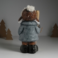 Сувенир керамика "Малыш в сером пальто и шапке ушанке, с лыжами" 13х9,5х23 см Сувенир керамика "Малыш в сером пальто и шапке ушанке, с лыжами" 13х9,5х23 см