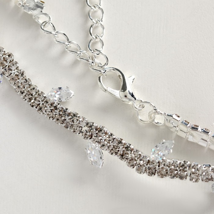 Браслет со стразами &laquo;Амелия&raquo; лепестки на толстой нити, цвет белый в серебре, 23 см