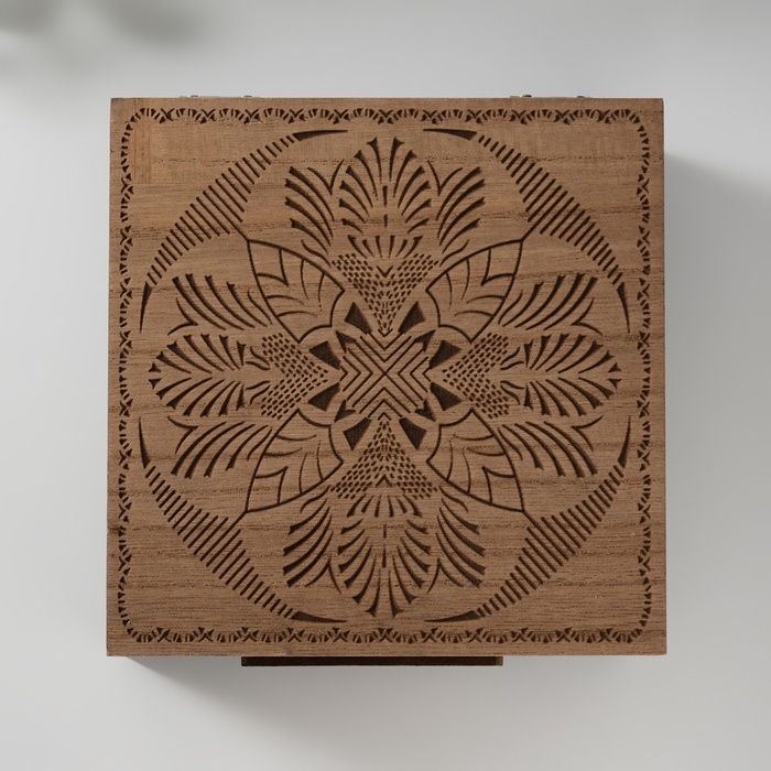 Шкатулка дерево с делениями "Мандала. Релакс и наслаждение" 16,5х16,5х6,5 см