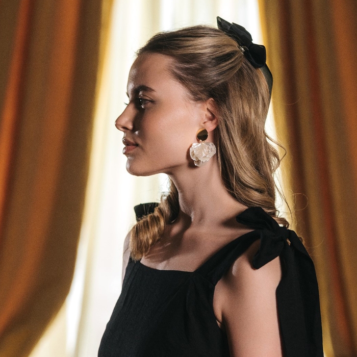 Клипсы &laquo;Ветерок&raquo;, цвет белый в золоте