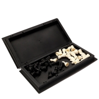 Шахматы 31 х 31 см, король h-5.8 см, d-2.3 см, доска и фигуры пластик