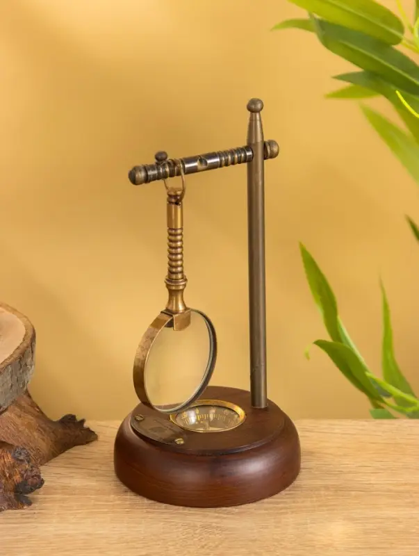 Лупа с подставкой 9х9х17 см