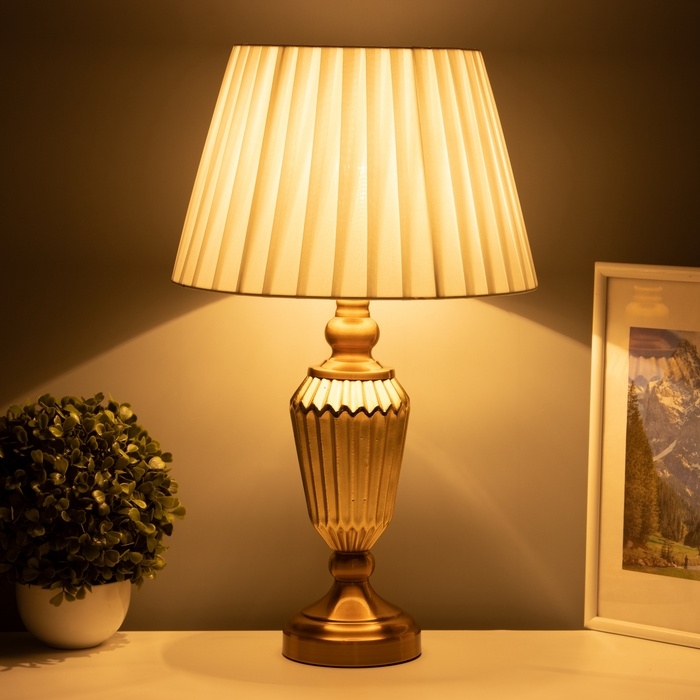 Настольная лампа с абажуром RISALUX «Камелия», Е27, 40 Вт, латунь, 29×29×29.5 см Настольная лампа с абажуром RISALUX «Камелия», Е27, 40 Вт, латунь, 29×29×29.5 см