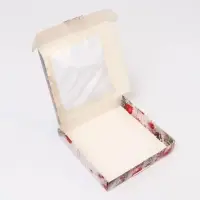 Подарочная коробка сборная с окном &laquo;Новогодние веточки&raquo;, 16&times;16&times;3 см