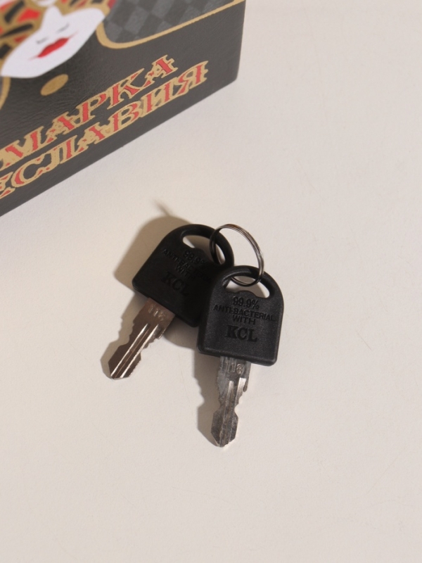 Сейф-книга дерево кожзам "Уильям Теккерей. Ярмарка Тщеславия" тиснение 21х13х5 см