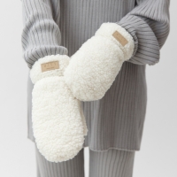 Варежки женские на иск. меху MIST, р-р. 26см, молочный Варежки женские на иск. меху MIST, р-р. 26см, молочный