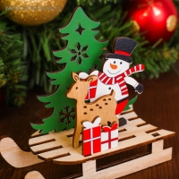 Декор &laquo;Снеговик с оленем на санях&raquo;