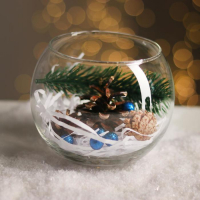 Новогодняя композиция &laquo;В стеклянном шаре&raquo;