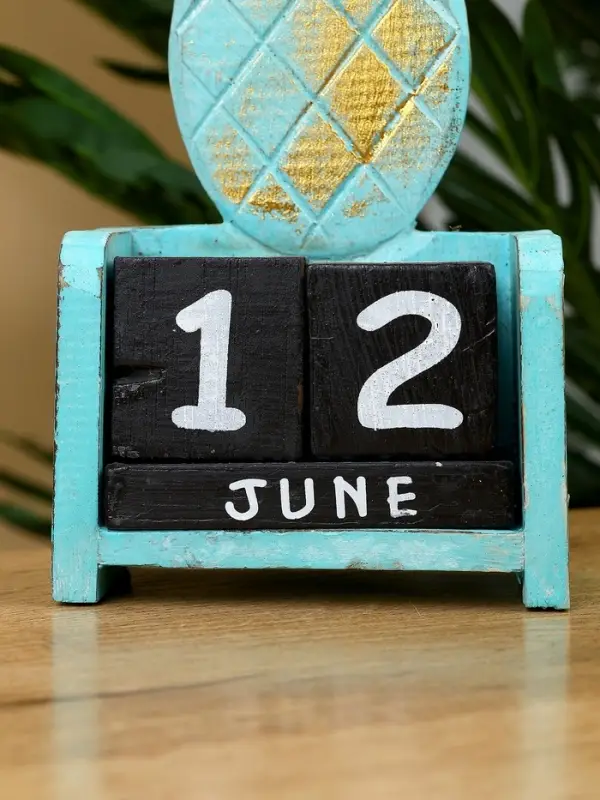 Календарь настольный "Ананас" дерево 11х5х16 см, цв. бирюзовый