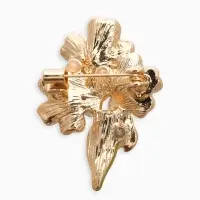 Брошь "Цветы Сирени с божей коровкой", цветная в золоте