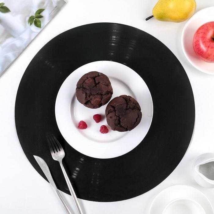 Салфетка сервировочная на стол Доляна &laquo;Виниловая пластинка&raquo;, d=38 см, цвет чёрный