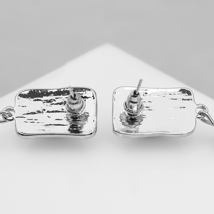 Серьги с жемчугом &laquo;Эксклюзив&raquo; мятый прямоугольник, цвет серебро