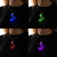 Светодиодный кулон &laquo;Полумесяц&raquo; 60 см, батарейки, свечение мульти (RGB)