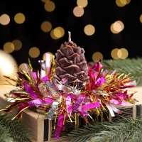 Свеча новогодняя "Шишка с еловым декором", 7 см, коричневая МИКС