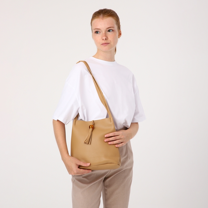 Сумка женская тоут на клапане, цвет бежевый Сумка женская тоут на клапане, цвет бежевый