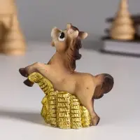 Сувенир полистоун "Лошадка с монетой - рубль" МИКС 6,5х2,6х7 см