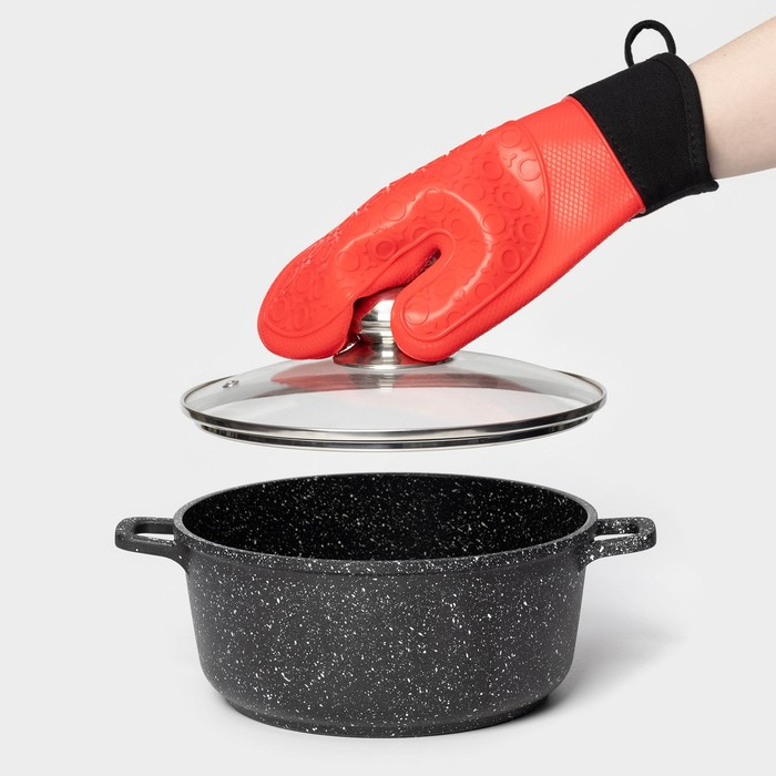 Рукавица для горячего Доляна «Профи», силикон, 28×18,5×1,5 см, с манжетой, цвет красный Рукавица для горячего Доляна «Профи», силикон, 28×18,5×1,5 см, с манжетой, цвет красный