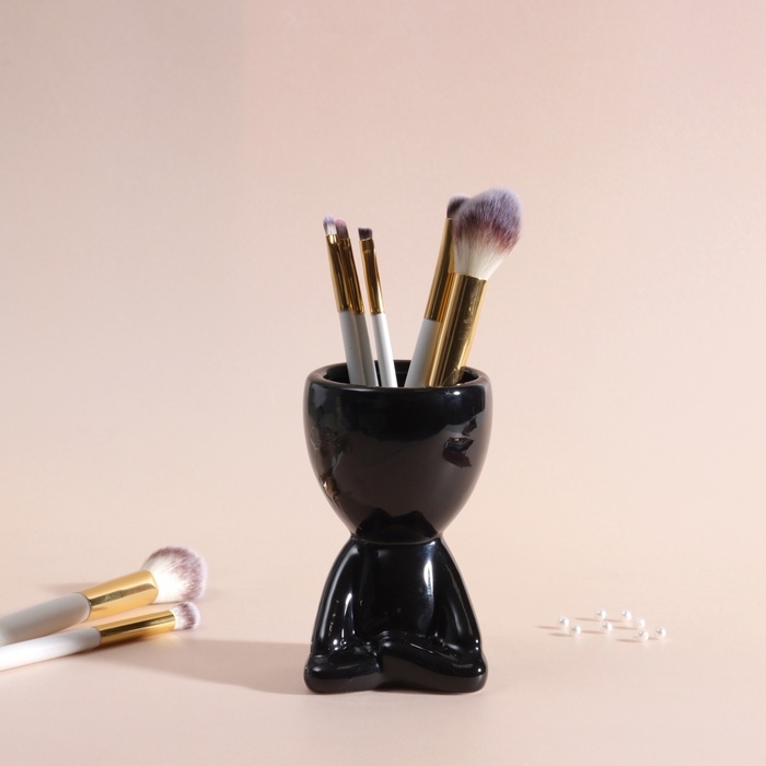 Предмет интерьера Предмет интерьера "Мистер Грин йог" 11,3*7,5*7 черный керамика