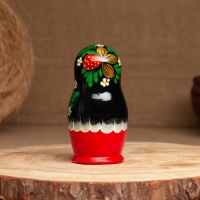 Матрёшка &laquo;Земляничка&raquo;, чёрный платок, 3 кукольная, 10 см