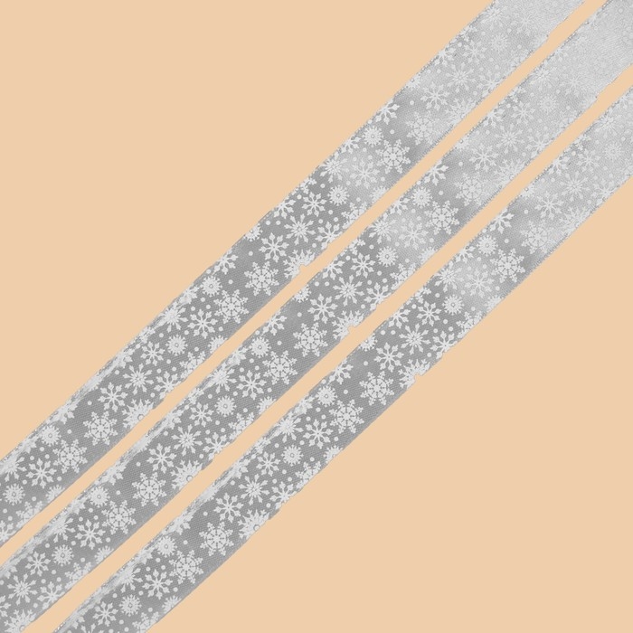 Лента атласная &laquo;Белые снежинки&raquo;, 2 см &times; 5 м