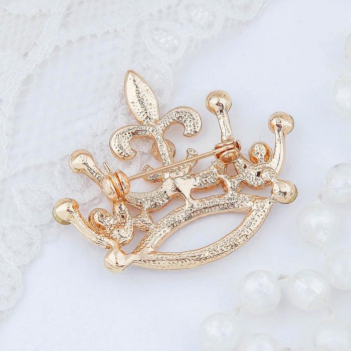 Брошь &laquo;Корона&raquo;, цвет белый в золоте