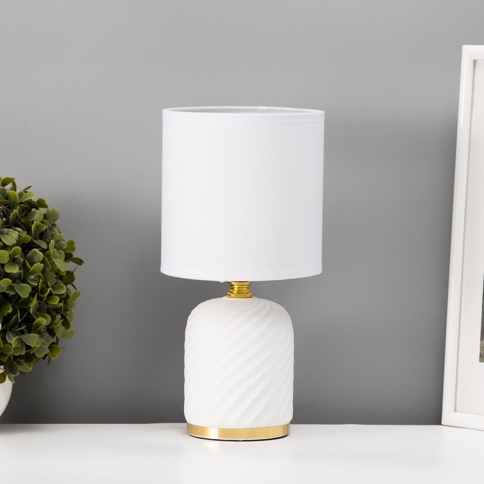 Настольная лампа Настольная лампа "Рионфо" Е14 40вт белый 13х13х26 см