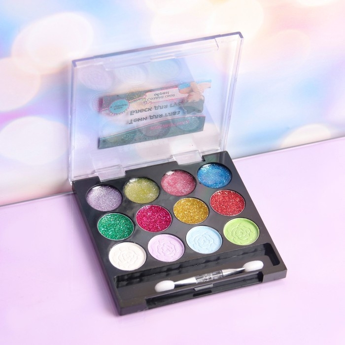 Набор косметики для девочки: тени, блеск, аппликатор Набор косметики для девочки: тени, блеск, аппликатор