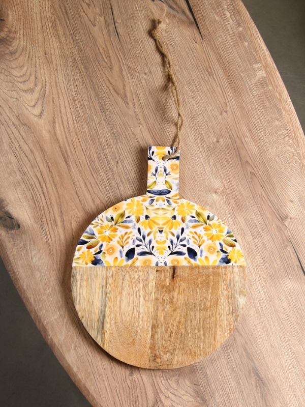 Доска разделочная круглая "Желтые и синие цветы" дерево манго 36х28 см