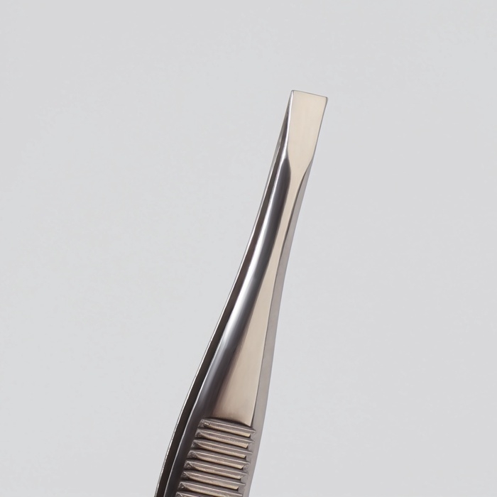 Пинцет «Premium» прямой, узкий, 9 см, на блистере, цвет серебристый Пинцет «Premium» прямой, узкий, 9 см, на блистере, цвет серебристый