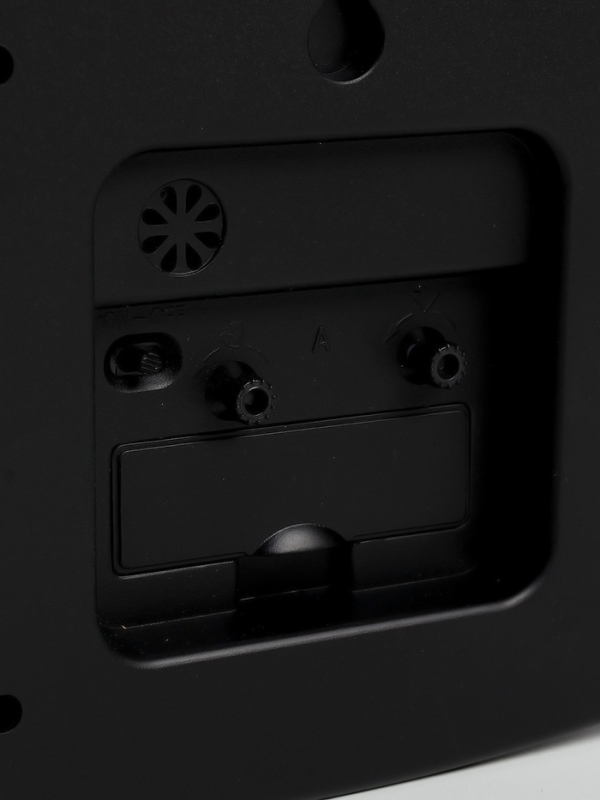 Часы будильник настольные, на батарейках, 14 х 12.8 х 4.5 см, циферблат 13.5 х 11.6 см