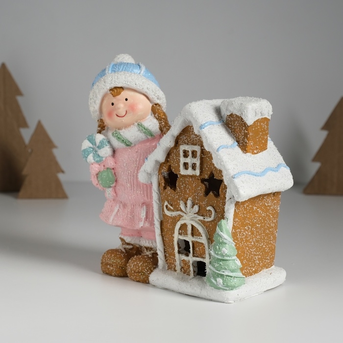 Сувенир керамика свет "Малышка в розовом наряде у пряничного домика" 15х8х16 см