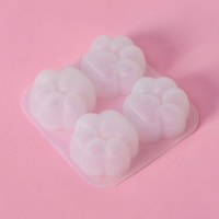 Молд Доляна &laquo;Лапки&raquo;, силикон, 9,5&times;9&times;2,5 см, ячейка 4&times;4 см, цвет белый