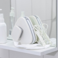 Магнитная щетка для мытья окон с двух сторон Raccoon &laquo;Модерн&raquo;, треугольная, на стекло 3-10 мм