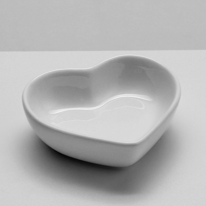 Подставка для украшений универсальная &laquo;Сердце&raquo;, 7,3&times;8&times;2,3 см, цвет белый