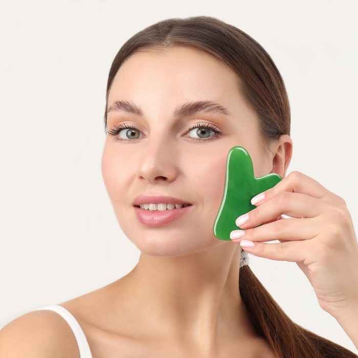 Массажёр гуаша &laquo;Сердце&raquo;, 8,5 &times; 5,5 см, цвет зелёный