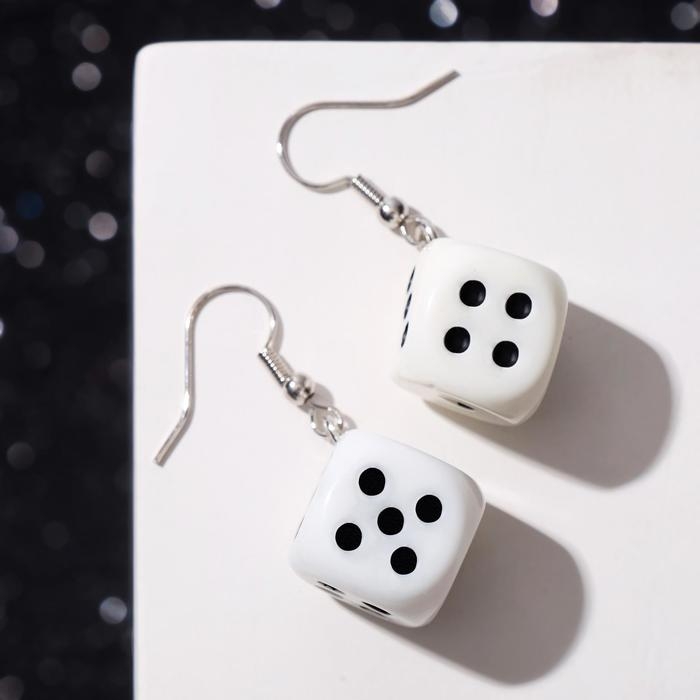 Серьги &laquo;Кости&raquo; игральные кубики, цвет чёрно-белый