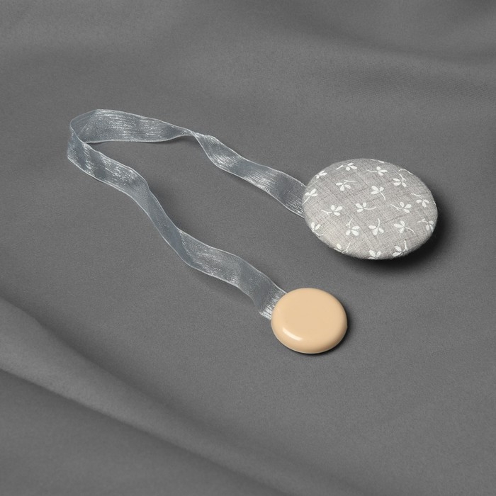 Подхват для штор &laquo;Листочки&raquo;, d = 5 см, цвет серый/белый