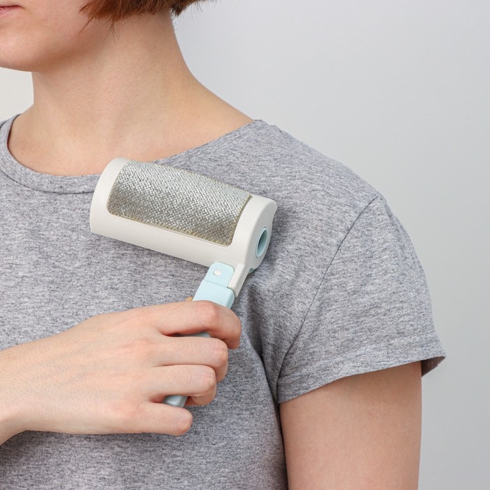 Ролик для одежды с велюровой щёткой, 55 листов, цвет белый с голубым