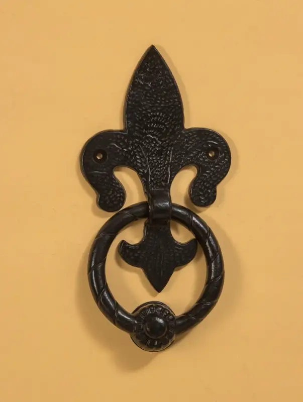 Дверной молоток "Геральдическая лилия"  10х20 см