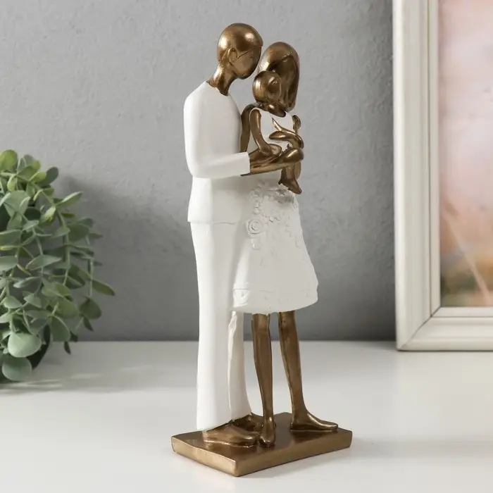 Фигурка полистоун &laquo;Папа, мама и дочь&raquo;, 10&times;6.5&times;24.5 см