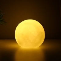 Ночник пластик "Луна белая маленькая" от бат 3LR44 в компл 7,5х7,5х7 см RISALUX Ночник пластик "Луна белая маленькая" от бат 3LR44 в компл 7,5х7,5х7 см RISALUX