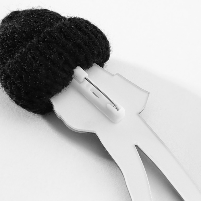 Брошь &laquo;Девочка&raquo; в жилетке, цветная в серебре