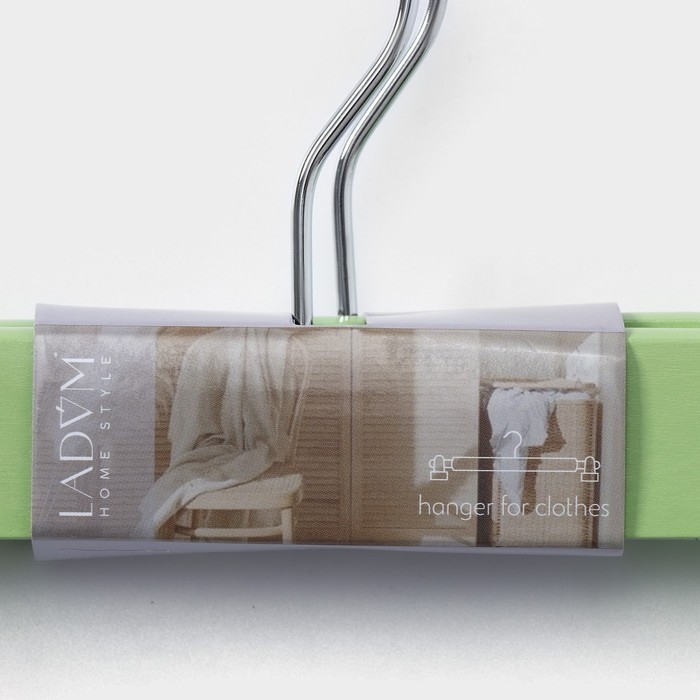 Вешалки для брюк и юбок LaDо́m Brillant, 28&times;12&times;2,3 см, 2 шт, деревянные, с зажимами, цвет фисташковый