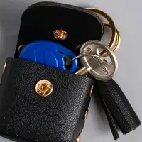 Брелок кожзам с карабином, с кистью "Сумочка. Котик" чёрный 5х2,5х6 см