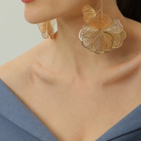 Серьги металл &laquo;Цветок&raquo; веточка, цвет золото