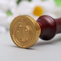 Печать для сургуча с деревянной ручкой "Корона с буквой T" 9х2,5х2,5 см Печать для сургуча с деревянной ручкой "Корона с буквой T" 9х2,5х2,5 см